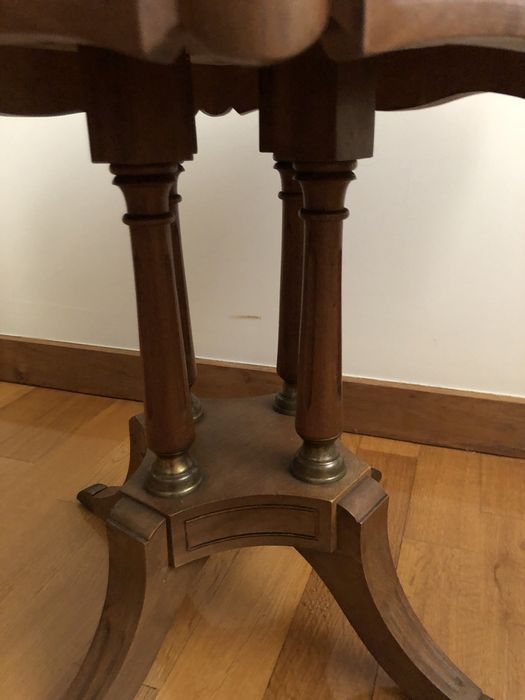 Mesa de apoio em madeira maciça