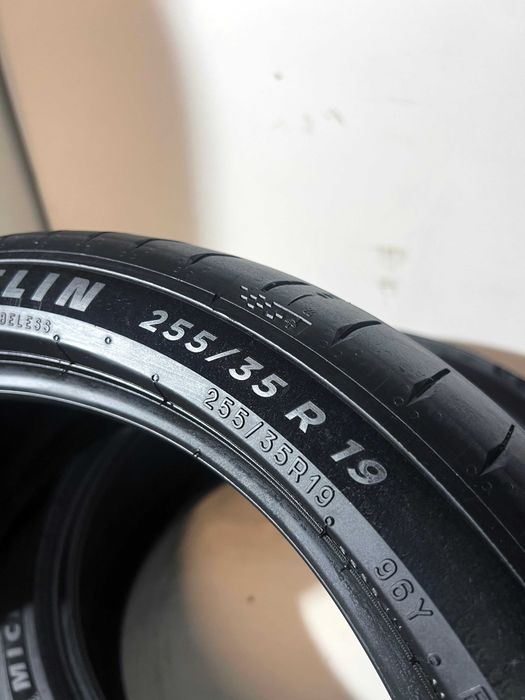 Pneus Michelin Pilot Sport 5 - 255/35/19 - Excelentes
