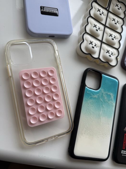 Отдам все чехлы на Iphone 11