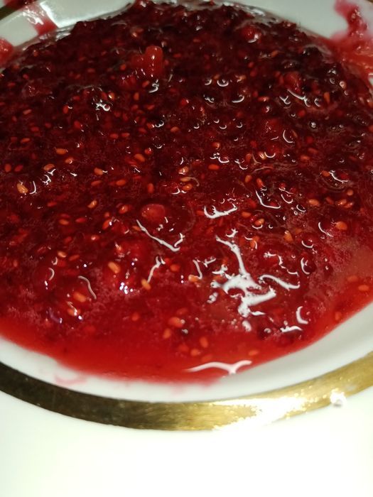 Варенье с малины, черной смородины сырое с сахаром