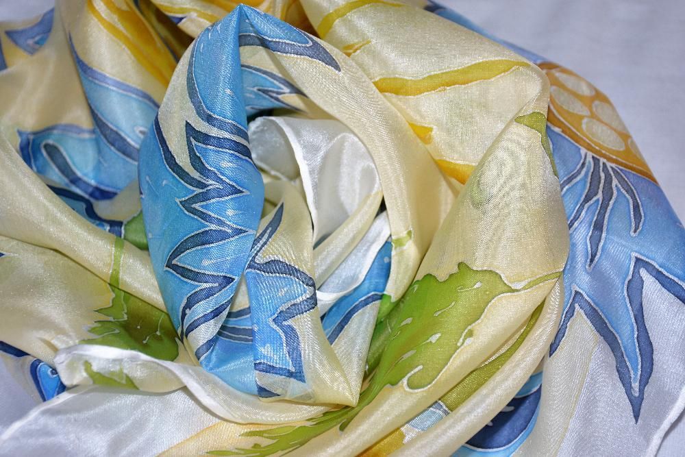Pastelowa apaszka jedwabna ręcznie malowana.