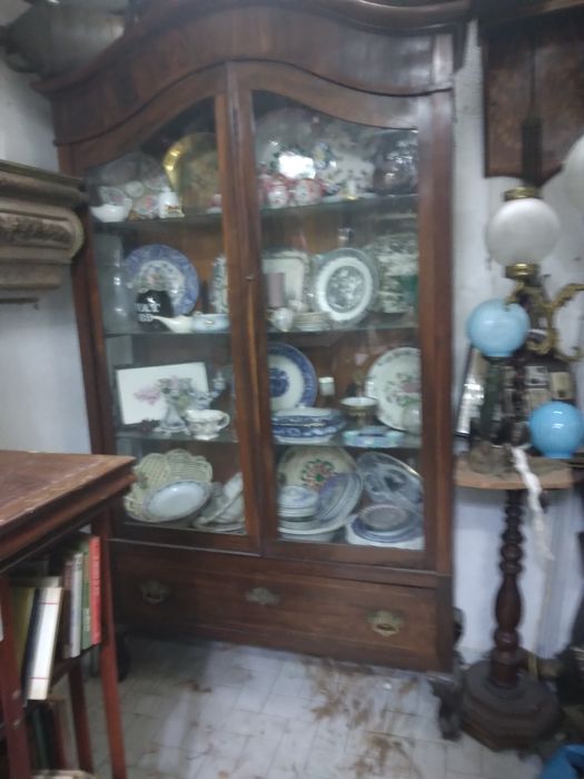 Estante cristaleira  D,  José  em pausanto