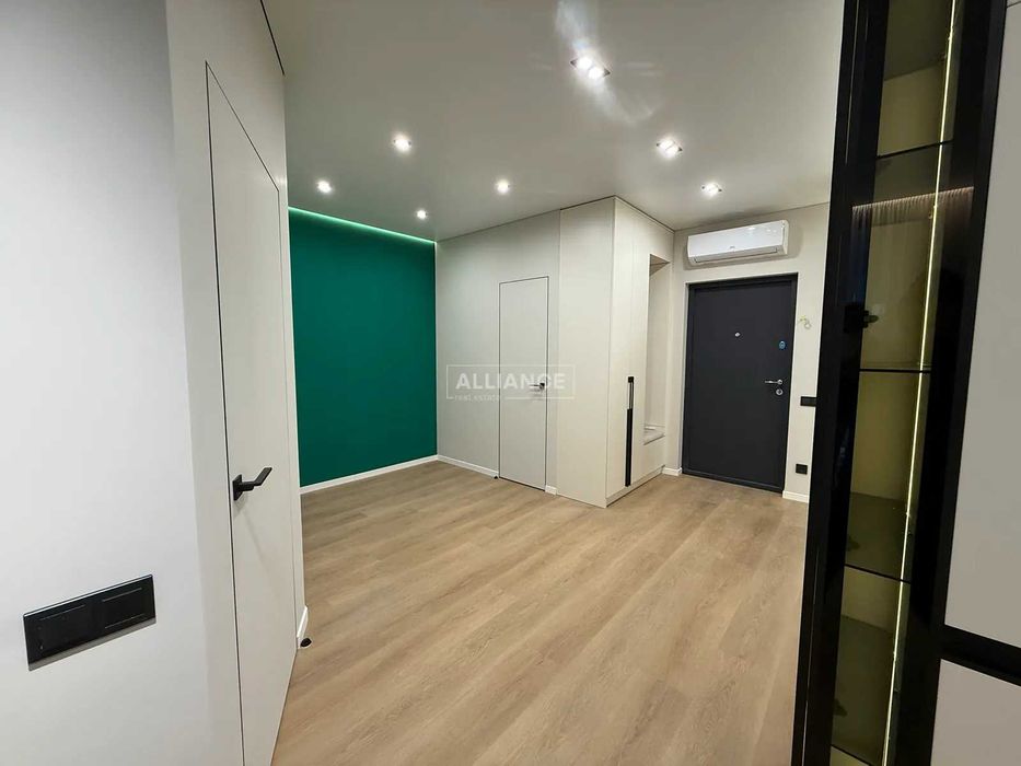 1.5к квартира! Біля озера. Manhattan