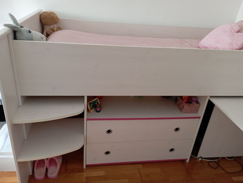 Cama solteiro com secretária