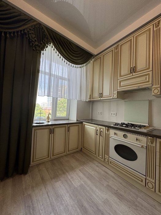 Продам 2х Шикарную сталинку, центр,ремонт,мебель!