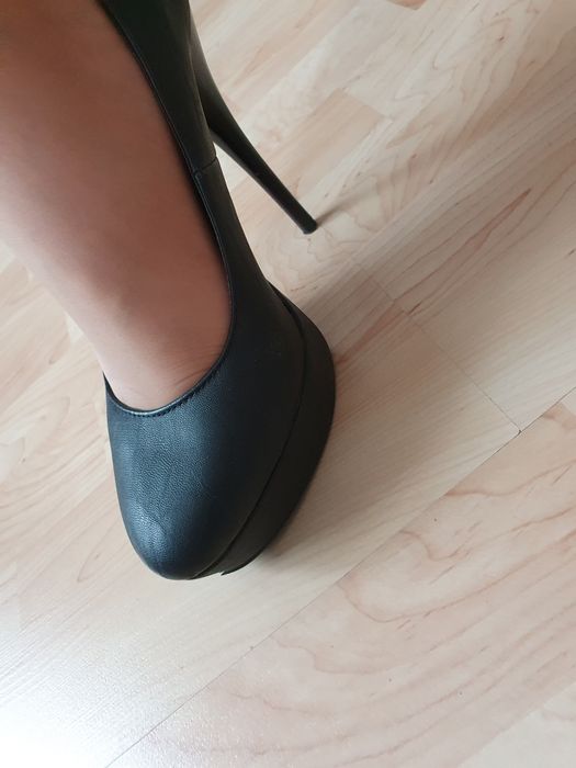 Buty szpilki koturna r40