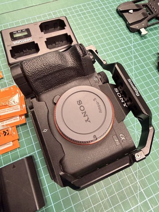 Sony a7IV , dodatki faktura vat stan idealny
