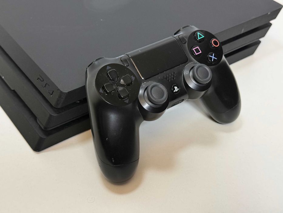Konsola PlayStation 4 Pro 1TB - PS4 Pro - z Padem -