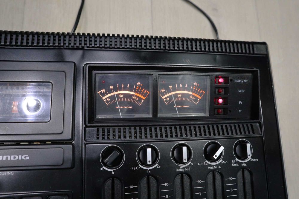 Кассетная дека Grundig CN 1000 HiFi Dolby NR 3 головки