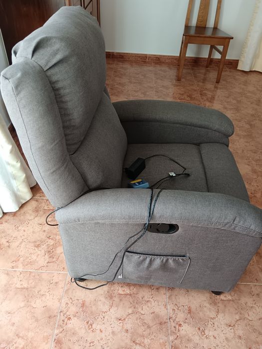 Sofá com massagem e reclinável