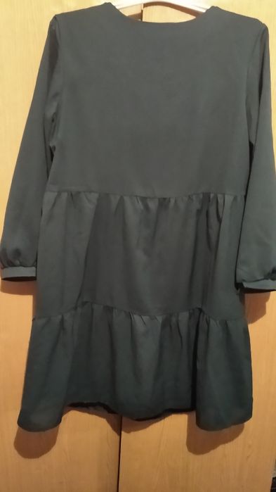 Красиві  нарядні  плаття нові..