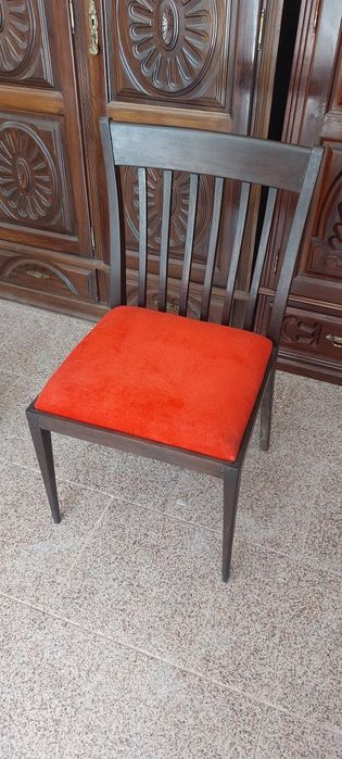 Vendo cadeira forrada veludo