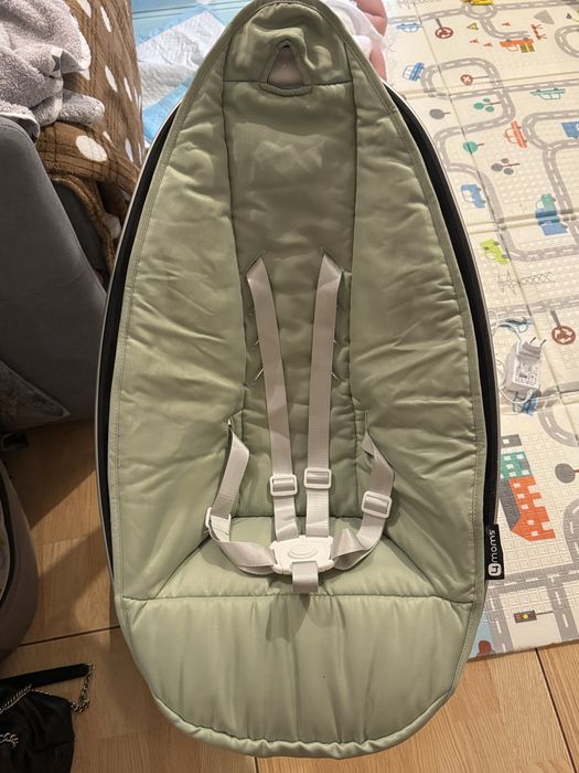 Крісло-гойдалка / заколисуючий центр 4moms MamaRoo 5.0