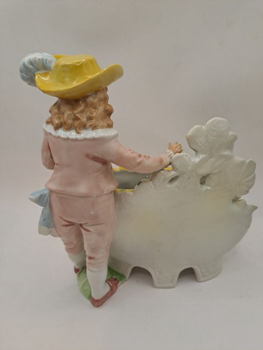 Статуетка. Статуэтка. Фарфоровая статуэтка. Графенталь.