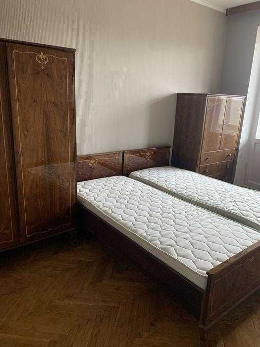 Центр 2к в цегляну будинку, поряд Львівська Площа, Золоті Ворота, Цирк, Пейзажна Алея Гоголівська 36/40