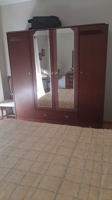 Mobilia de quarto de casal em mogno