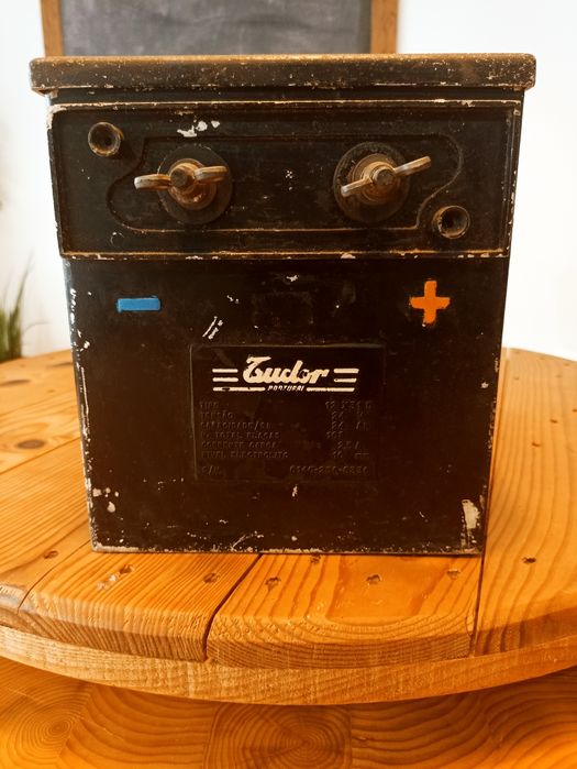 Bateria Tudor Vintage Rara