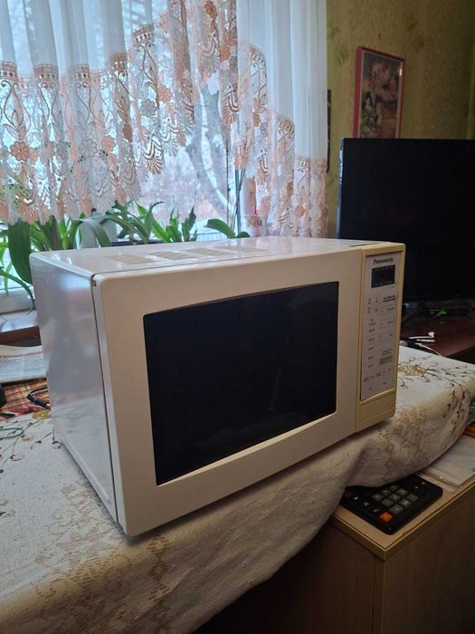 Продам мікрохвильову піч Panasonic