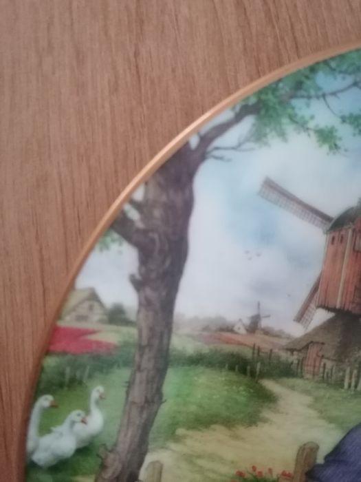 porcelanowy talerzyk ozdobny J. C. V. Hunnik Hand