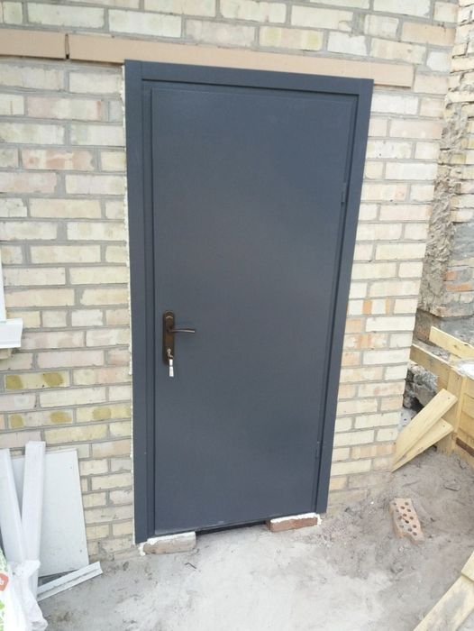 Пропонуємо Вхідні металеві двері надійні технічні двері від виробника