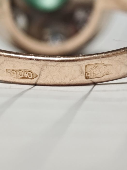 Золота каблучка, з діамантами 0.92ct, і смарагдом 1.5 ct, 583 проба.