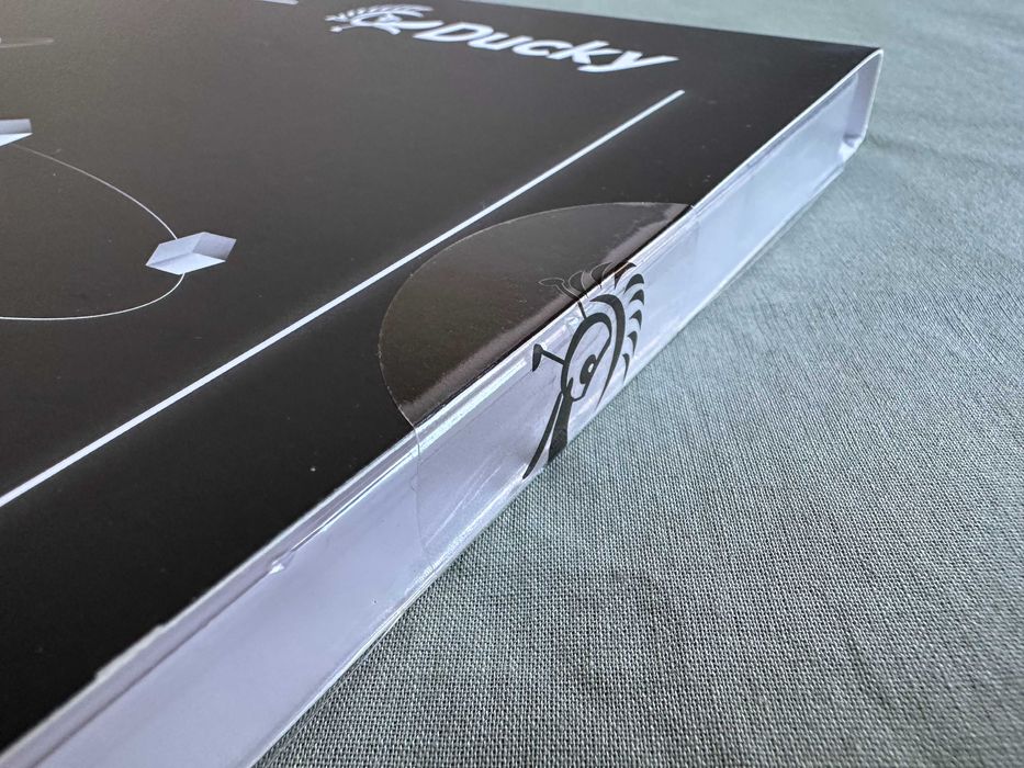 Conjunto de keycaps PBT Doubleshot Ducky ISO-PT amarelo novo e selado