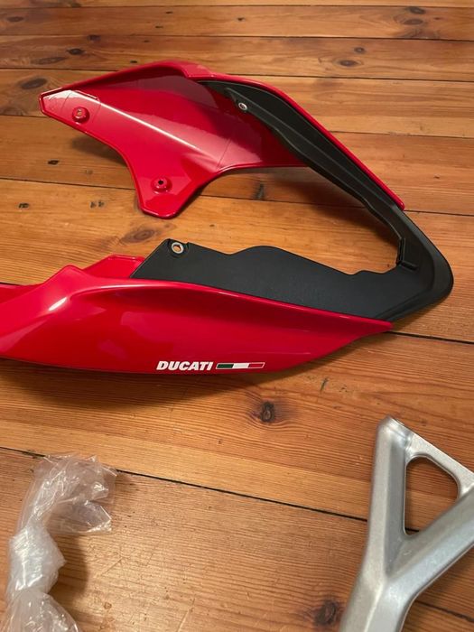 Siedzenie ogon podnóżki Ducati Streetfighter V4