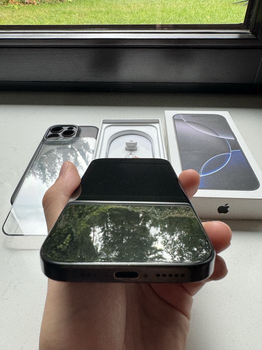 iPhone 16 pro w idelanym stanie