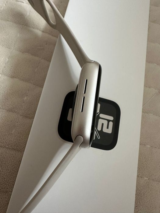 Apple Watch SE 2 generacji 44mm