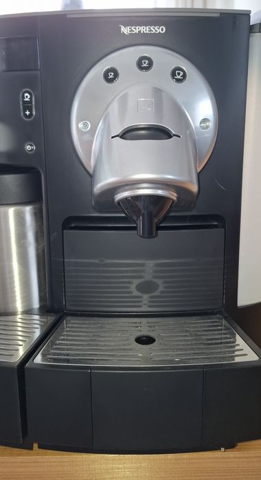 Máquina Nespresso Gemini CS 220 Pro - Como Nova + 200 Cápsulas