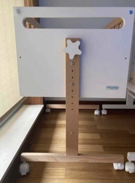 1 Mini berço MICUNA + roupa de cama + resguardo