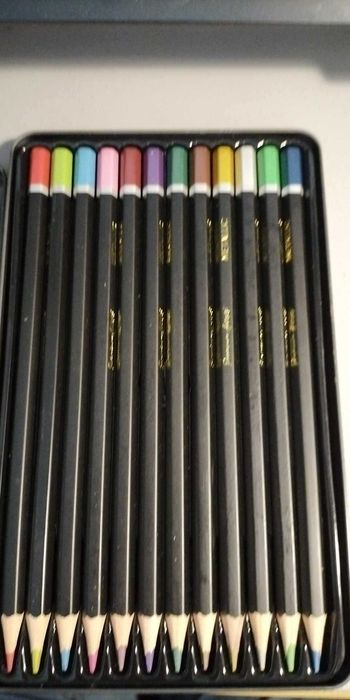 Metalizowane kredki 12 sztuk nowe