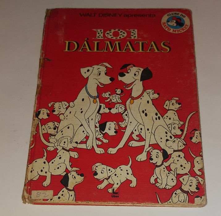 Livro infantil vintage da Disney "101 Dálmatas".