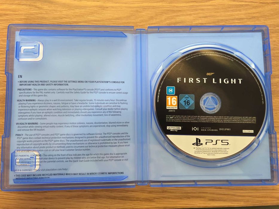 007 First Light PS5 – stan bardzo dobry