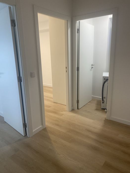 Arrenda-se T1 na Av Marques de Pombal