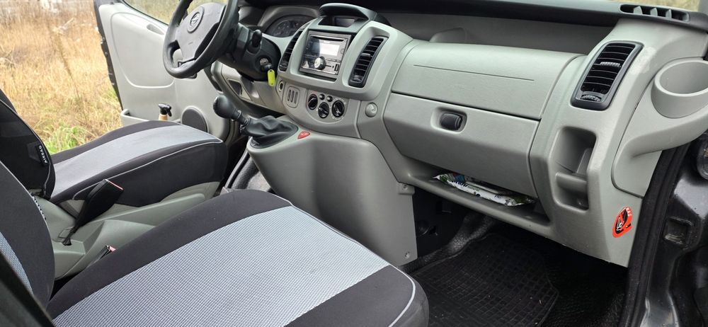 Opel Vivaro Trafic 2.5dci brygadowka long 6os