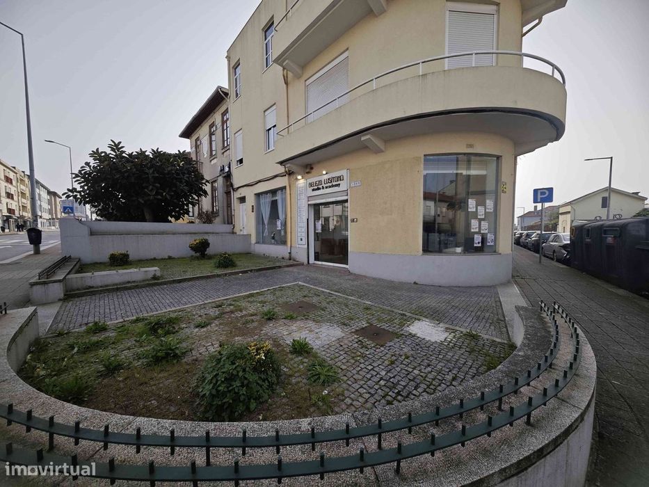 Loja para Arrendamento – 198 m² | Rua do Amial |