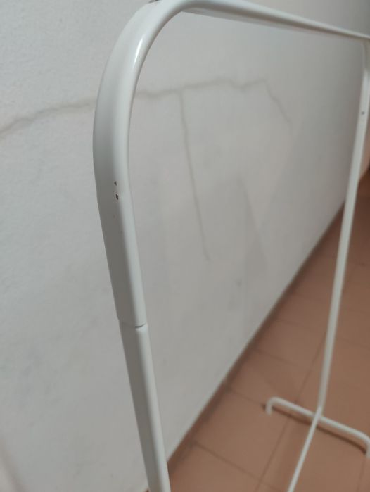 Rack de roupas branco
