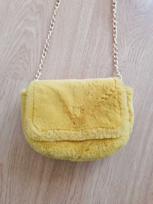 Bolsa / pochete com alsa dourada