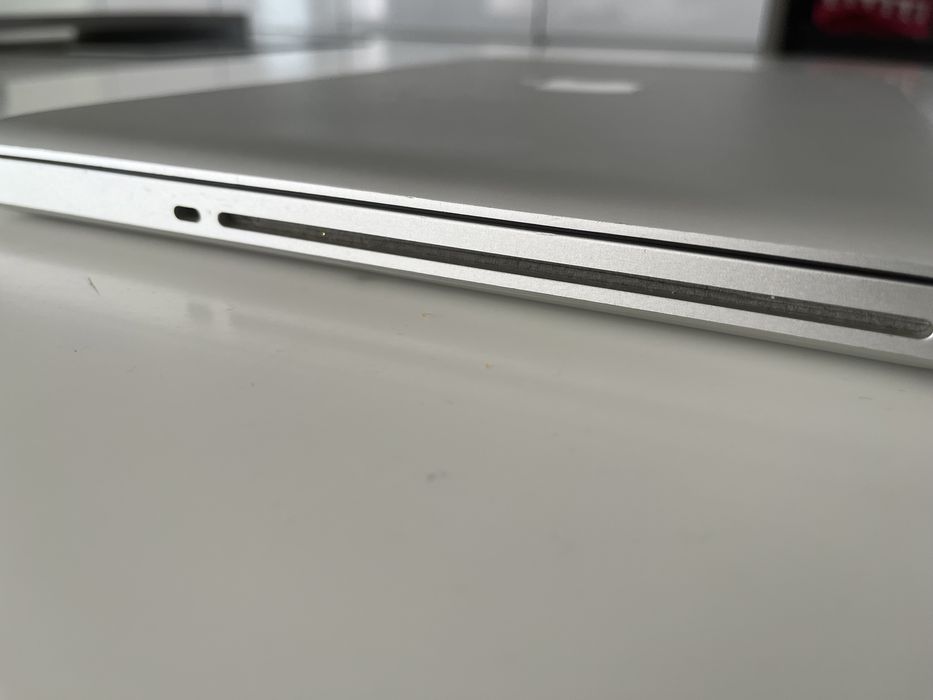 MacBook Pro 15” (i5), 512GB