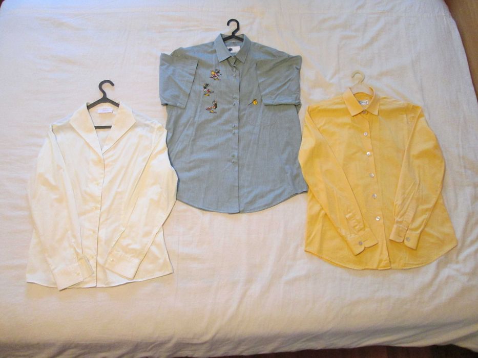Roupa de Mulher - 15 Camisas / Blusas