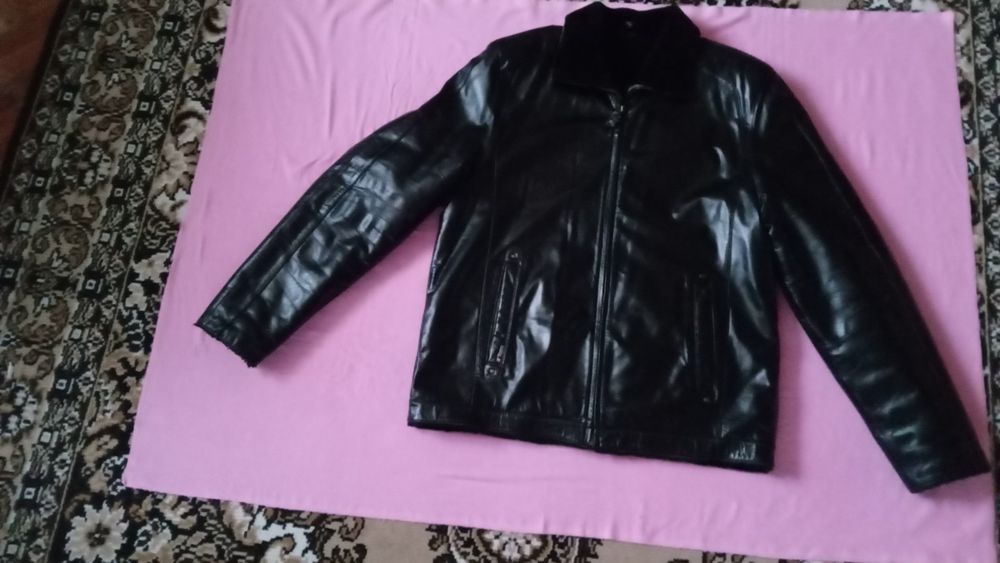 Чоловіча шкіряна куртка на хутрі