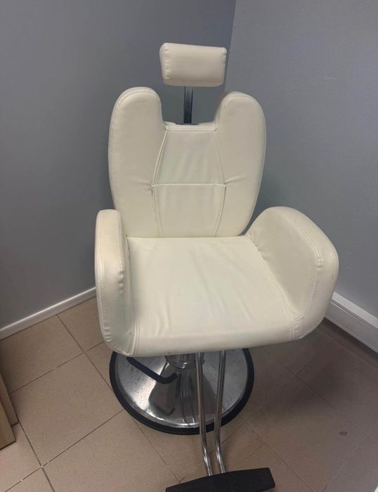 Móveis em ótimo estado para espaço de Estética, Cabelo, Nail Design e Pedicure .