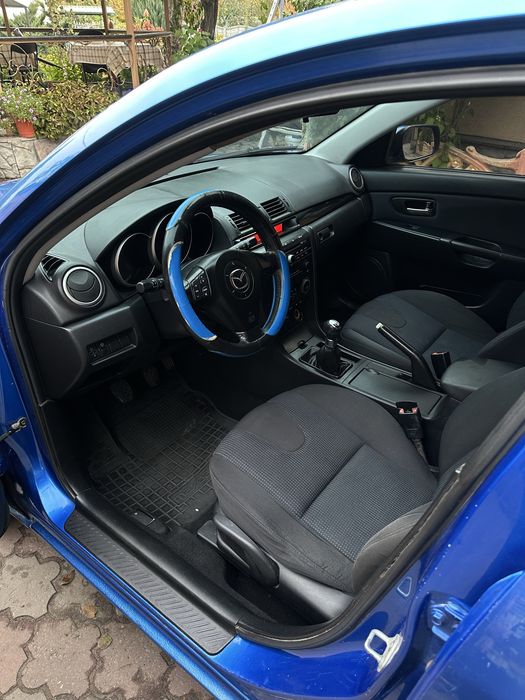 Mazda 3 bk 2005.  .