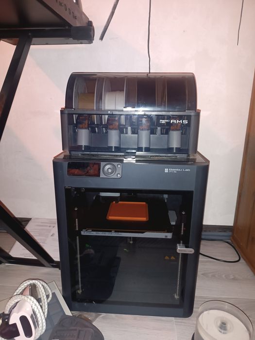 3Д принтер Bambu Lab P1S c AMS с 4 катушками новый