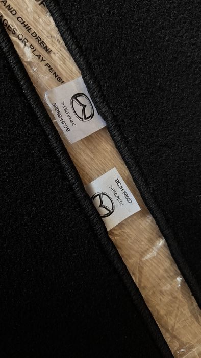 Нові оригінальні чорні велюрові коврики Mazda 3 седан