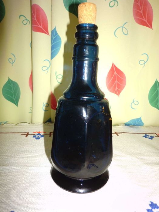 Бутылка стеклянная, фигурная, темно синяя, толстостенная СССР 19 см