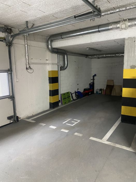 Sprzedam miejsce w hali garażowej