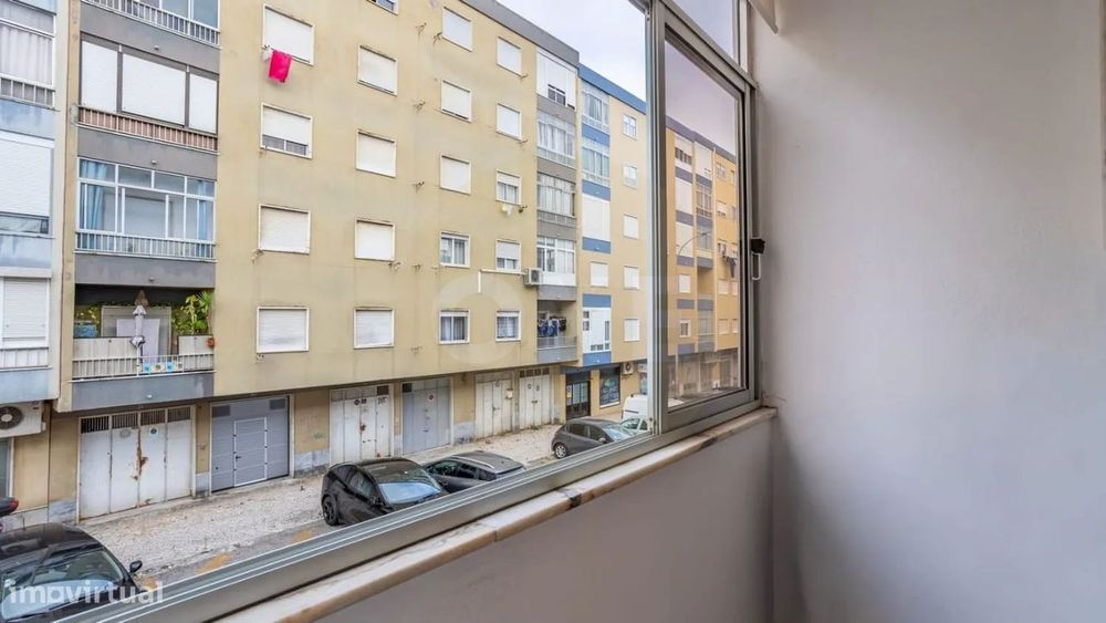 Apartamento T2 Renovado | Casal de São Brás, Amadora