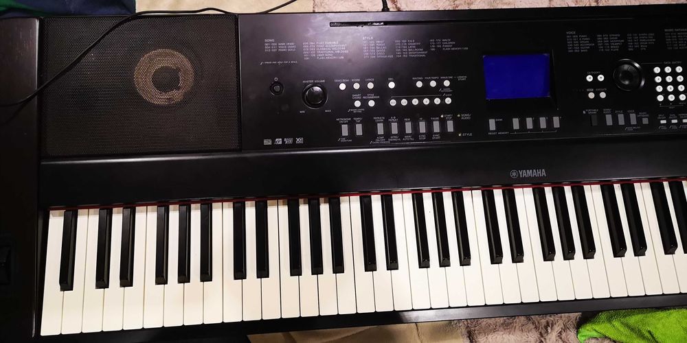 Piano digital Yamaha DGX 650